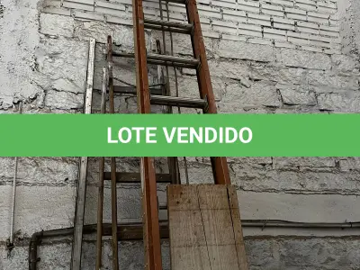 LOTE 080 - 2 duas escadas 