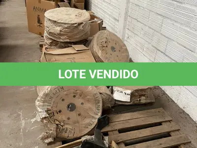 LOTE 035 - Lote de componentes para montagem de cadeiras 