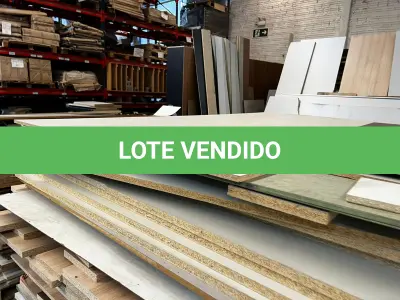 LOTE 034 - Lote de placas de MDF e MDP e corrugados (retalhos e placas)