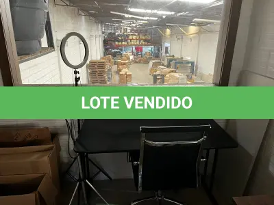 LOTE 118 - Mesa e cadeira 