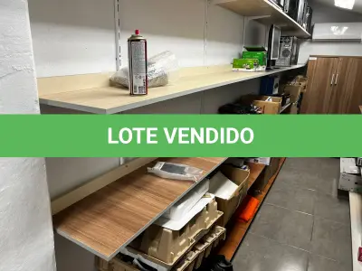 LOTE 028 - Prateleiras presas na parede 