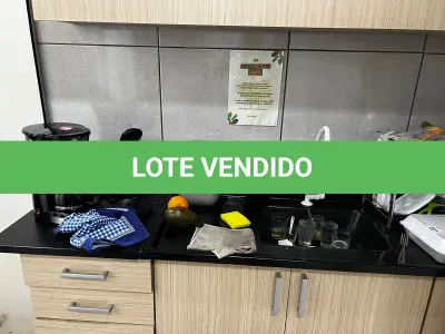 LOTE 008 - Balcão com gavetas e portas 