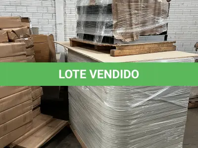 LOTE 036 - Lote de moveis embalados 