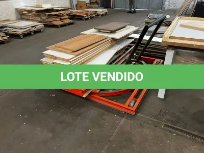 LOTE 034 - Lote de placas de MDF e MDP e corrugados (retalhos e placas)