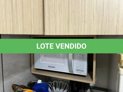 LOTE 007 - Micro-ondas Panasonic 