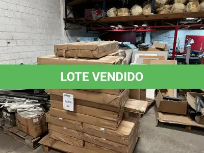 LOTE 036 - Lote de moveis embalados 