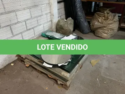 LOTE 070 - Lote de vidros e espelhos 