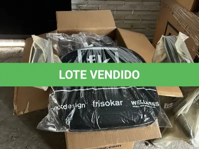 LOTE 133 - Lote de cadeiras em caixas 