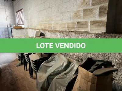 LOTE 073 - Lote de cadeiras montadas 