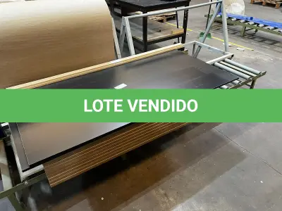 LOTE 034 - Lote de placas de MDF e MDP e corrugados (retalhos e placas)