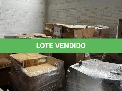 LOTE 133 - Lote de cadeiras em caixas 