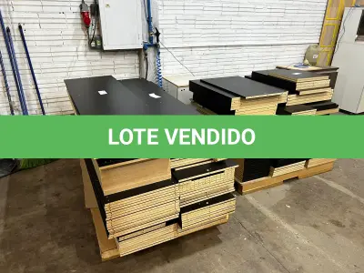 LOTE 034 - Lote de placas de MDF e MDP e corrugados (retalhos e placas)
