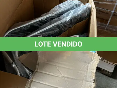 LOTE 133 - Lote de cadeiras em caixas 