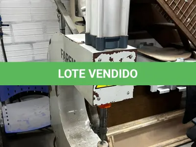 LOTE 064 - Máquina de colocar pregos 