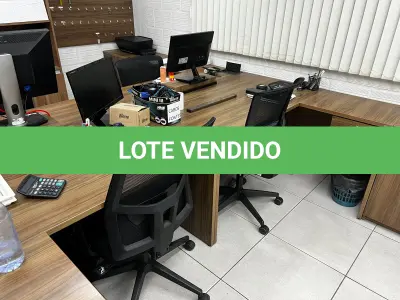 LOTE 018 - Modulo em U com 2 cadeiras 