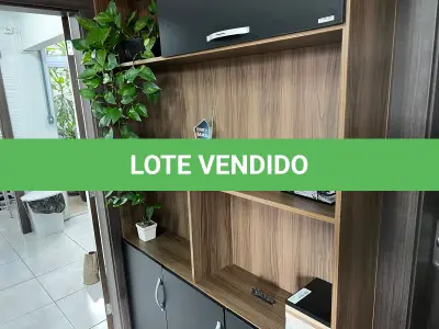 LOTE 002 - Prateleira 4 portas 