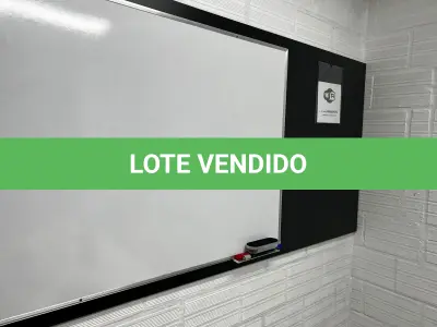 LOTE 004 - Quadro branco para anotações 