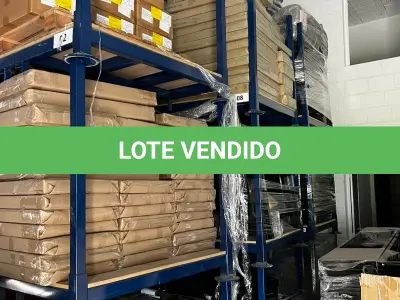 LOTE 131 - Lote de produtos dentro das estruturas metálicas 