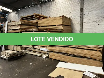 LOTE 034 - Lote de placas de MDF e MDP e corrugados (retalhos e placas)