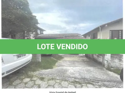 LOTE 000 - Cessão de direito de posse de imóvel, situado na Servidão Dona Estelina, nº 86, Pinguirito, Garopaba/SC, com aproximadamente 121 m² de alvenaria, sendo um terreno urbano, medindo 11,00 metros de frente e de fundos por 27,00 metros ditos de frente a fundos