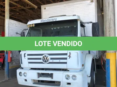 LOTE 004 - "CAMINHÃO VW WORKER 17-180, BRANCO, C/BAÚ, S/PLACAS, MOTOR DESMONTADO E FALTANDO PEÇAS, PLACAS IPO 5691