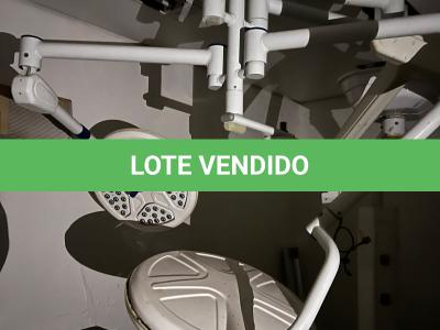 LOTE 019 - 01 EQUIPAMENTO DE LÂMPADAS CIRURGICAS MÓVEL