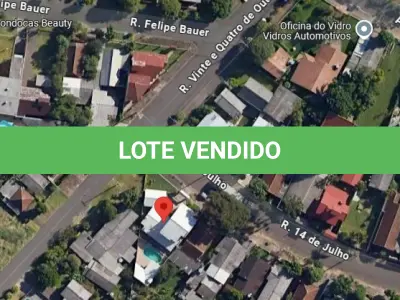 LOTE 011 - CAMPO BOM - Terreno que foi edificado com um prédio residencial em alvenaria, que corresponde a numeração 18, situado na área urbana no bairro P