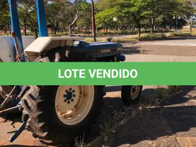 LOTE 017 - TRATOR 4610