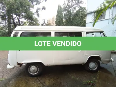LOTE 015 - KOMBI