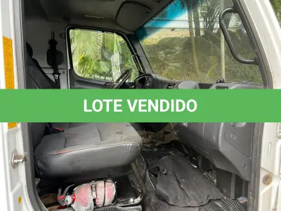 LOTE 002 - Caminhão M.Benz/Accelo 815 CE, diesel, cor branca, carroceria fechada/cabine estendida, fabricação/modelo 2021/2022 (sem chave)