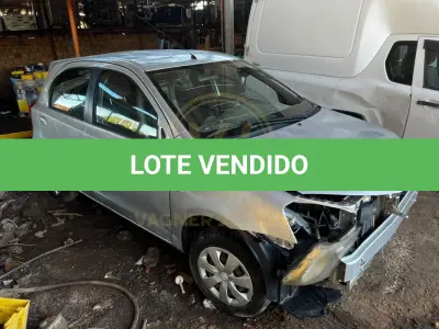 LOTE 001 - Toyota – ETIOS XS 1.3 Flex 16V 5p Mec., fabricação/modelo 2013/2013, cor: prata (sem chave)