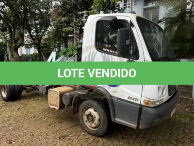 LOTE 002 - Caminhão M.Benz/Accelo 815 CE, diesel, cor branca, carroceria fechada/cabine estendida, fabricação/modelo 2021/2022 (sem chave)