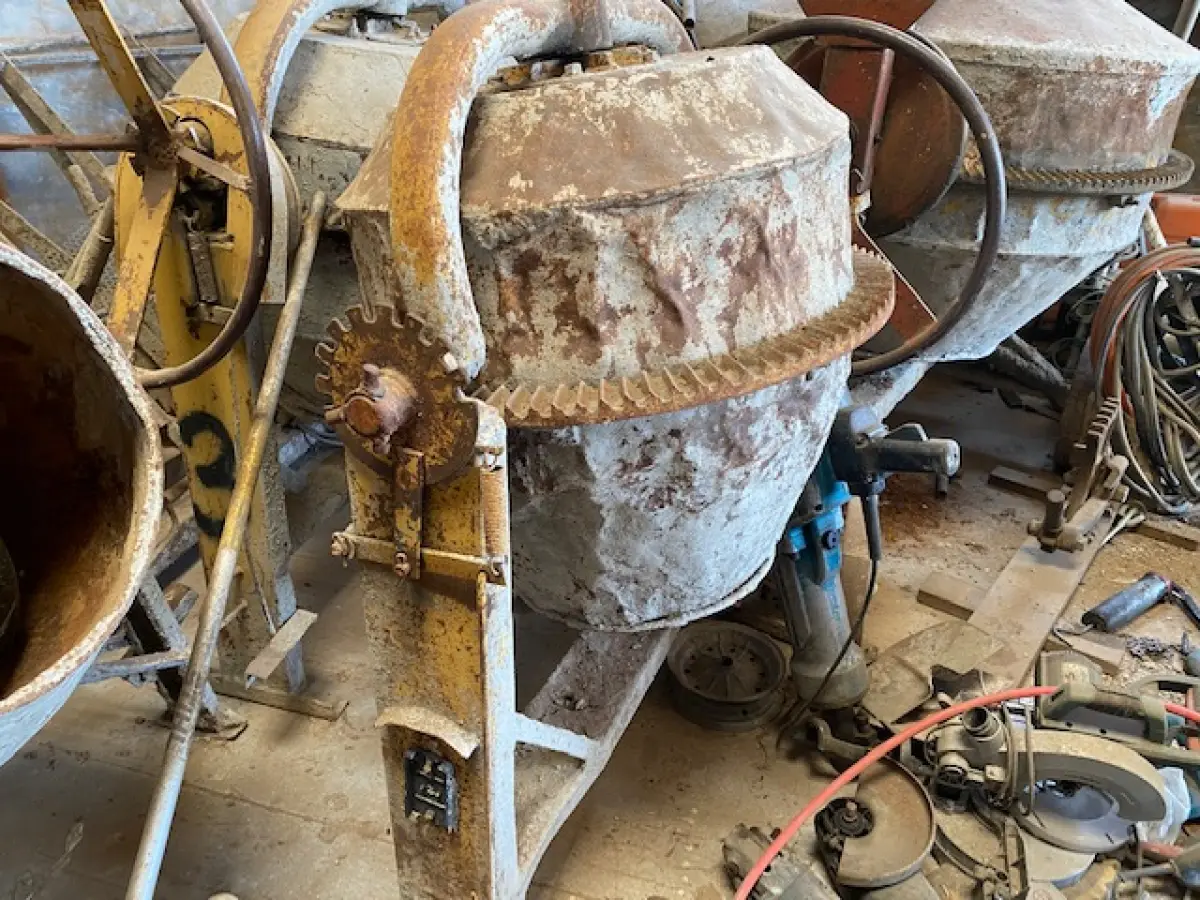 LOTE 015 - Betoneira