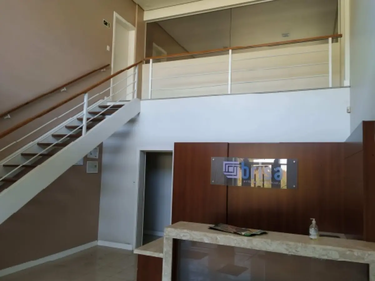 LOTE 001 - PAVILHÃO INDUSTRIAL BEM CONSTRUÍDO E FINAMENTE DECORADO