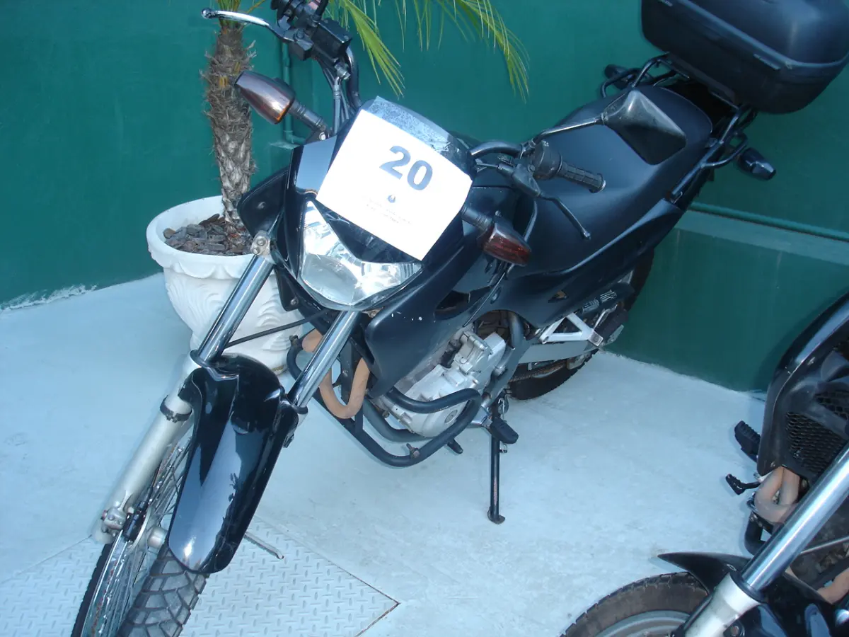 LOTE 020 - HONDA - FALCON 400