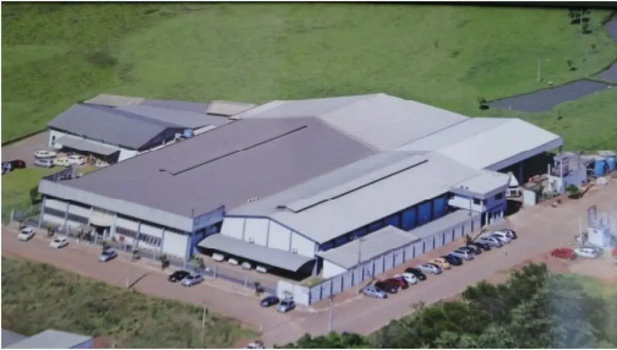 LOTE 001 - PAVILHÃO INDUSTRIAL BEM CONSTRUÍDO E FINAMENTE DECORADO