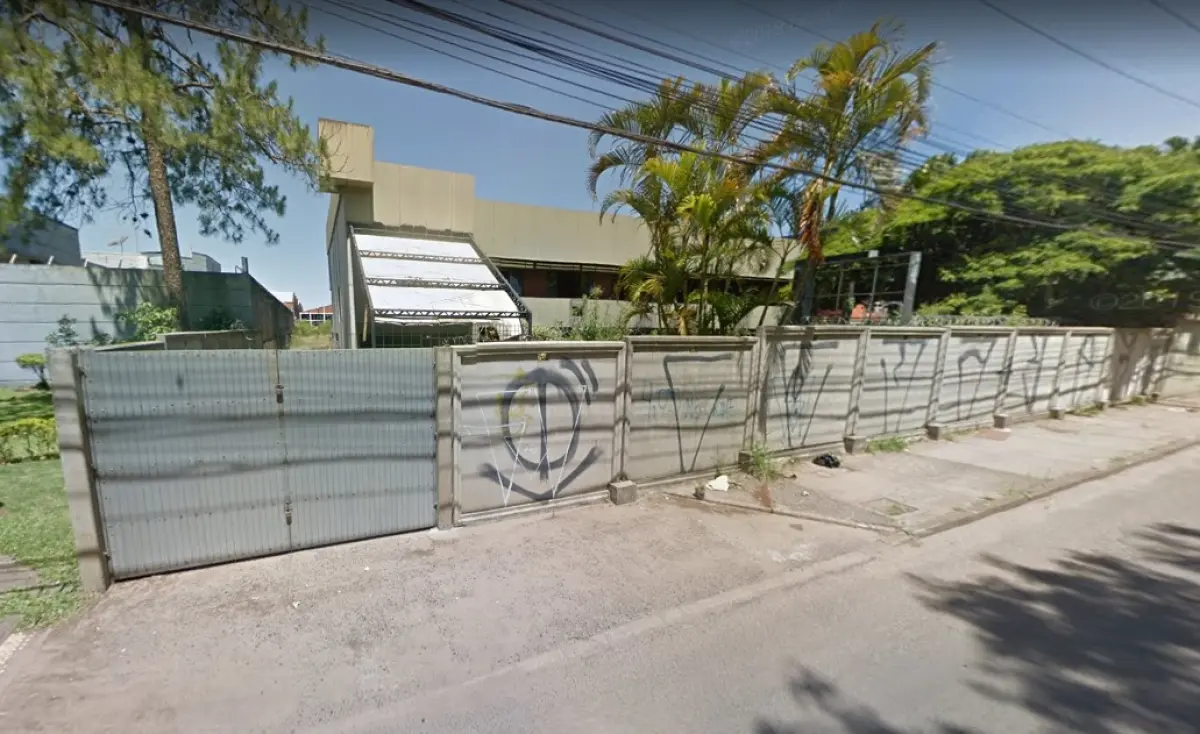 LOTE 1 - TERRENO COM PAVILHAO