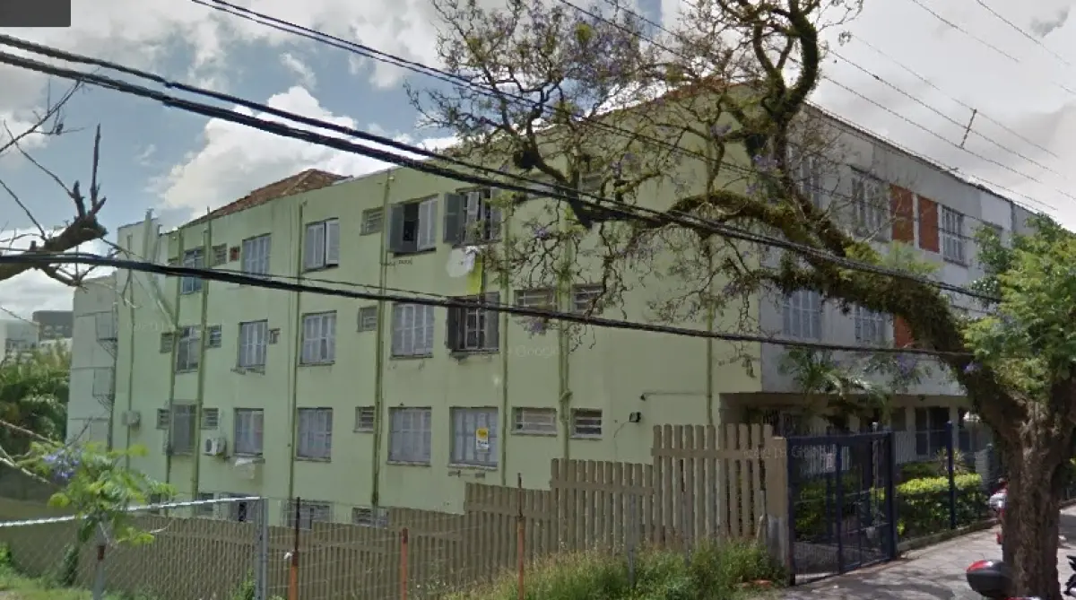 LOTE 001 - O apartamento nº 301 do Bloco A do Edifício Higeya, localizado na Rua Vicente da Fontoura nº 730, Bairro Santana, no segundo andar ou terceiro pavimento, de frente, à esquerda de quem de frente olha para o edifício, tendo a área privativa de 42,90m2, área total de 48,06m