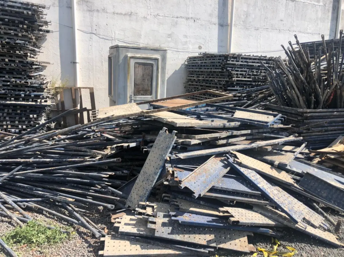 LOTE  - Leilão de andaimes