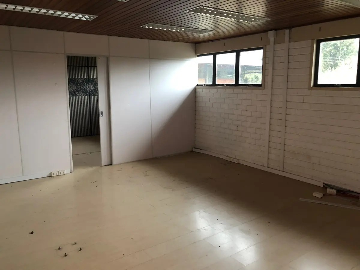 LOTE  - GRANDE IMÓVEL INDUSTRIAL NA ENTRADA DE IGREJINHA, COM 2.230,00M2 E ÁREA CONSTRUÍDA DE 1.240M2