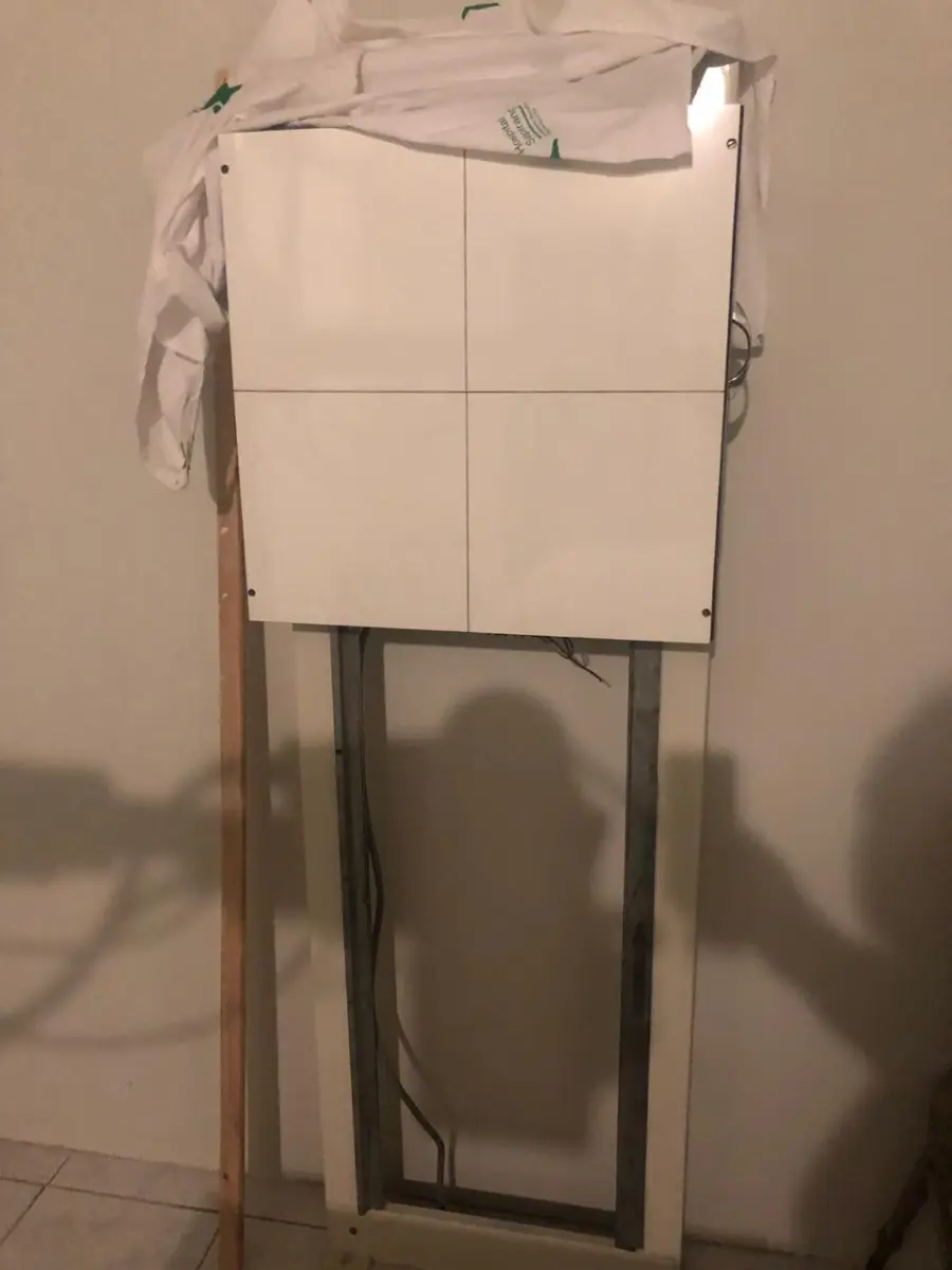 LOTE 05 - Ecrano 13x18, 18x24, 24x39, 30x40 e 35x35 - aparelho de raio x usado, mesa de comando, mesa de raio x, foco toshibacoluna-book mural, com partes não funcionando