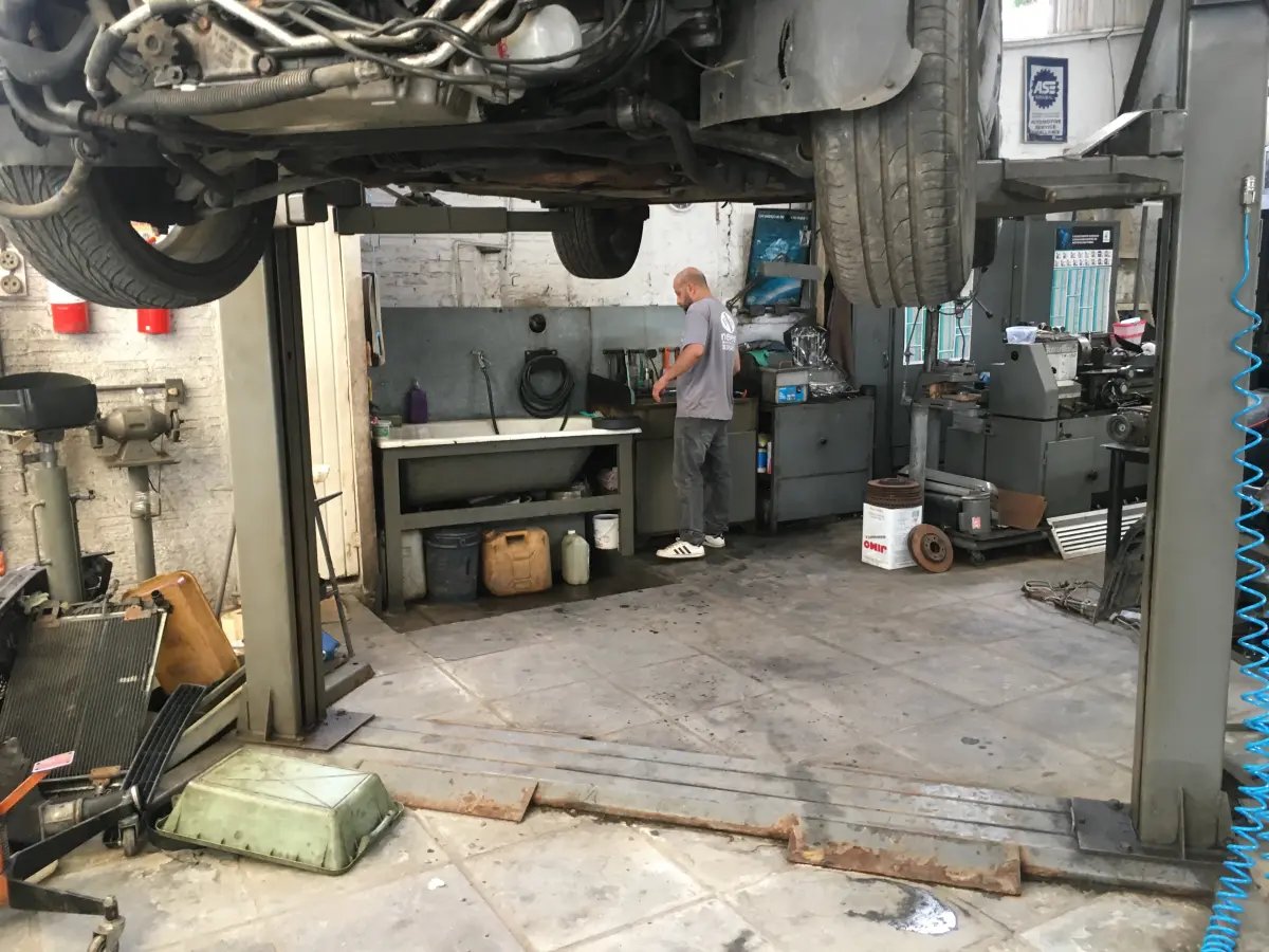 LOTE 01 - elevacar marca Engecass