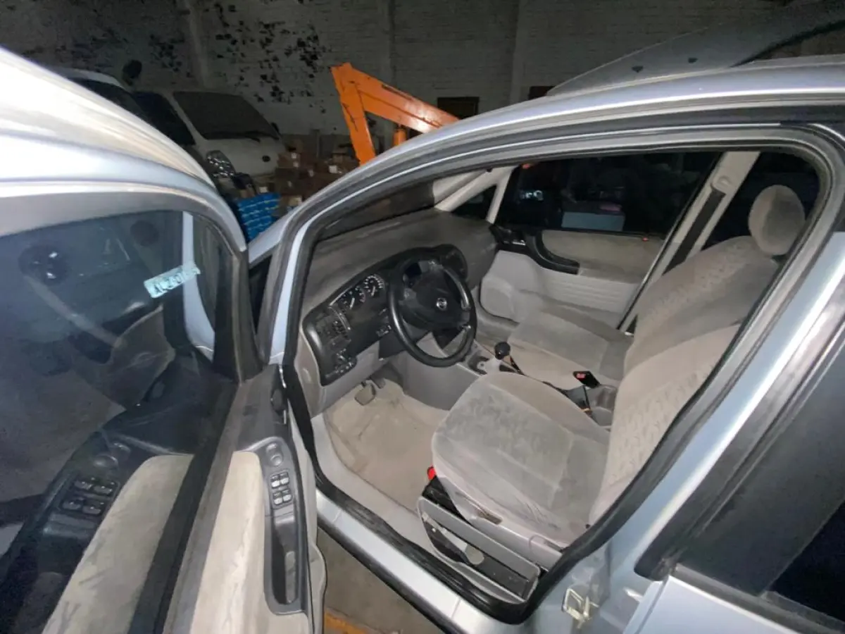 LOTE 02 - Chevrolet Zafira CD 02/03 cor prata