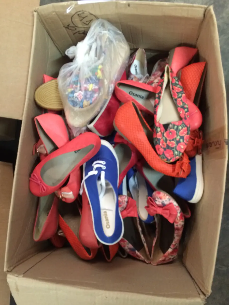 LOTE  - SAPATOS E BOLSAS FEMININOS