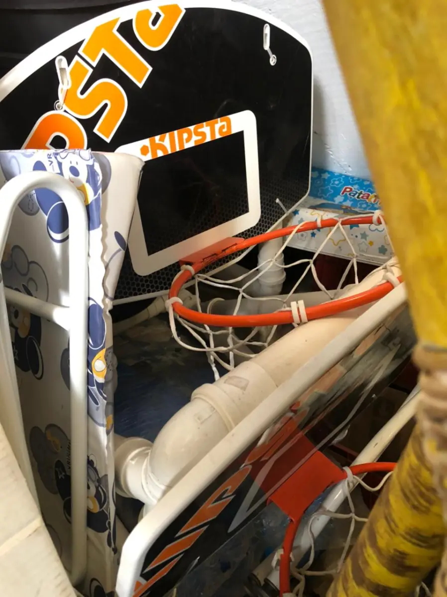 LOTE 072 - 2 tabela de basquete com suporte de cano