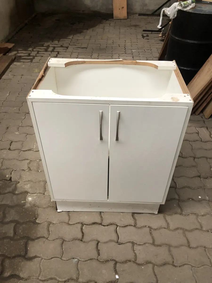 LOTE 18 - Móvel para pia com 2 portas