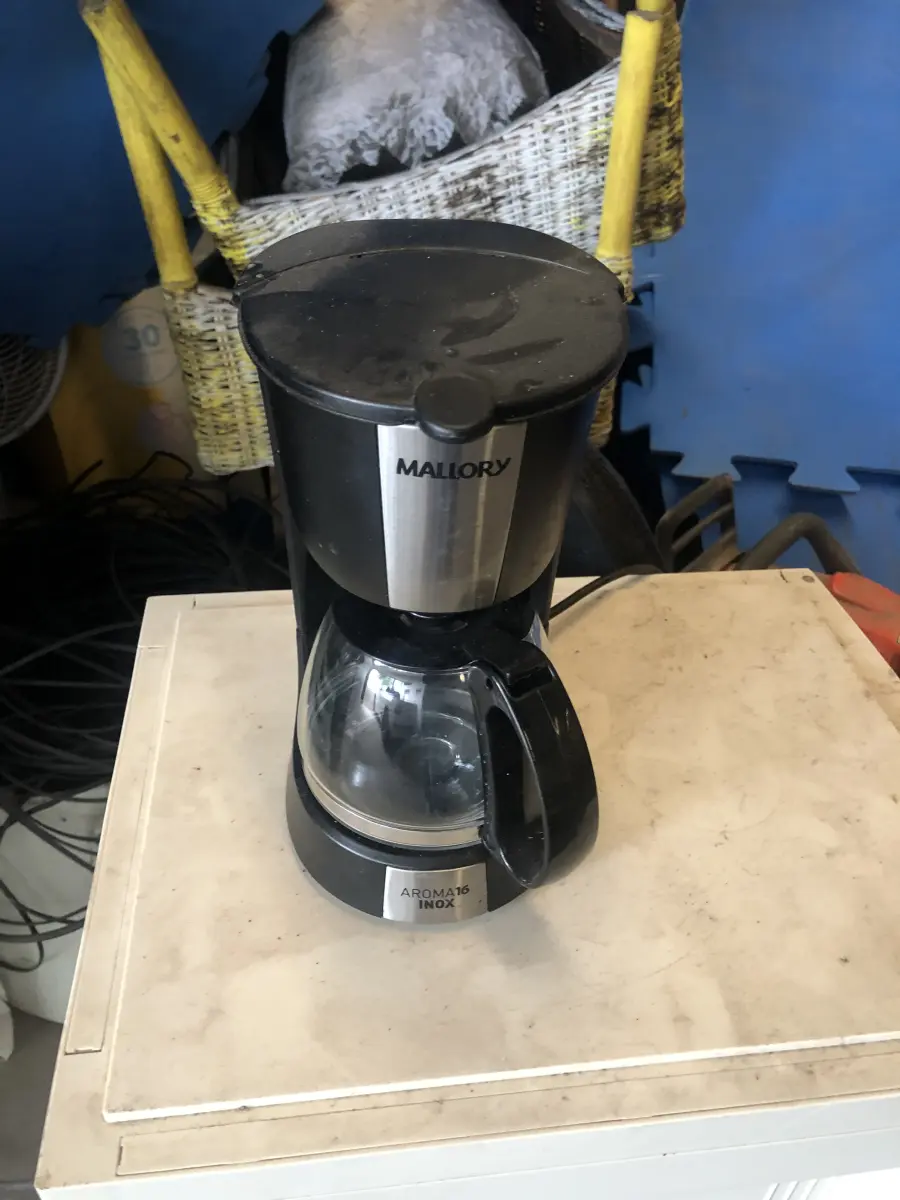 LOTE 064 - cafeteira