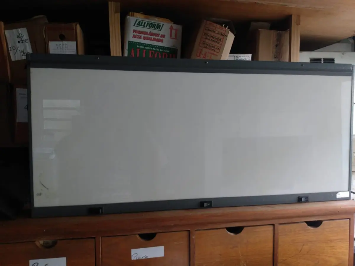 LOTE 16 - expositor de radiografias de parede