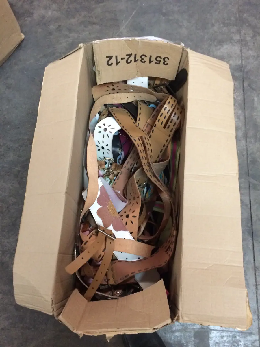 LOTE  - SAPATOS E BOLSAS FEMININOS