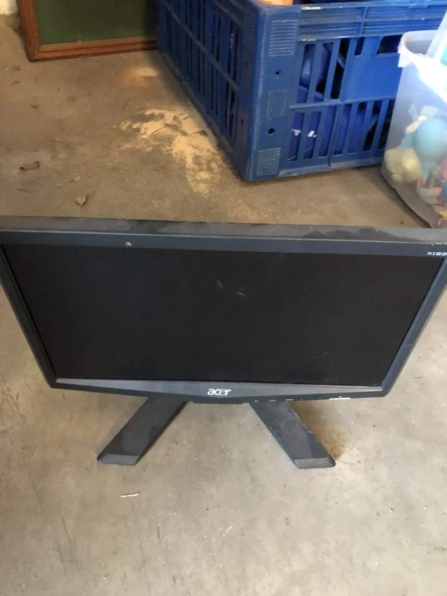 LOTE 037 - monitor computador acer